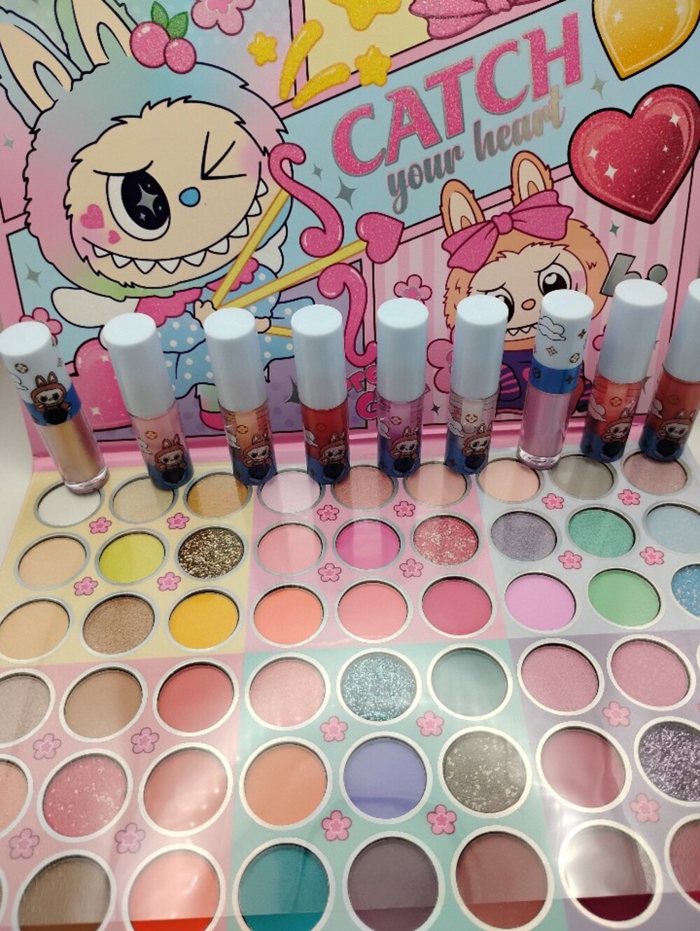 🆕 1 Labubu Beautiful 54 Color Eyeshadow Palette & 8 Labubu Lip Glosses - Picture 5 of 11